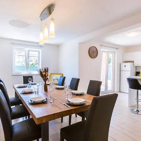 Suzy Semesterbostad Medulin